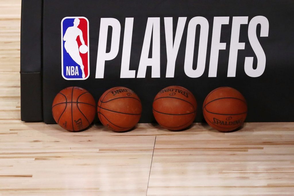 نحوه برگزاری یک فصل NBA؛ هر فصل لیگ NBA شامل 2 مقطع است: فصل عادی و پلی آف.