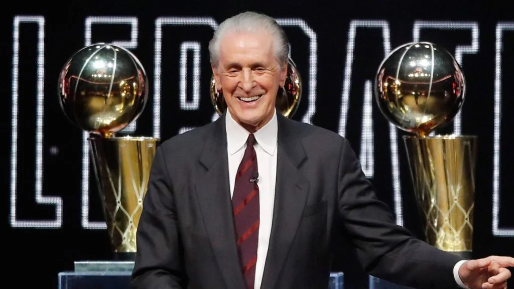 بهترین مربی سال NBA 4 پت رایلی با 3 تیم مختلف (لس آنجلس لیکرز، نیویورک نیکس و میامی هیت) به عنوان بهترین مربی سال انتخاب شده است