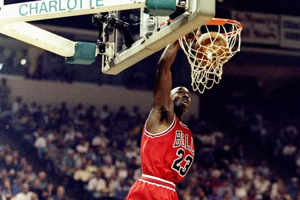 دست نیافتنی ترین رکوردهای تاریخ NBA 17 مایکل جردن 10 بار توانست میانگین بیشترین امتیاز فصل را ثبت کند که یکی از دست نیافتنی ترین رکوردهای تاریخ NBA است