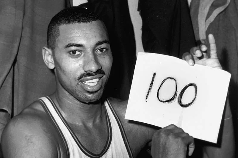 دست نیافتنی ترین رکوردهای تاریخ NBA 2 100 امتیاز ویلت چمبرلین در یک بازی، یکی از دست نیافتنی ترین رکوردهای تاریخ NBA است