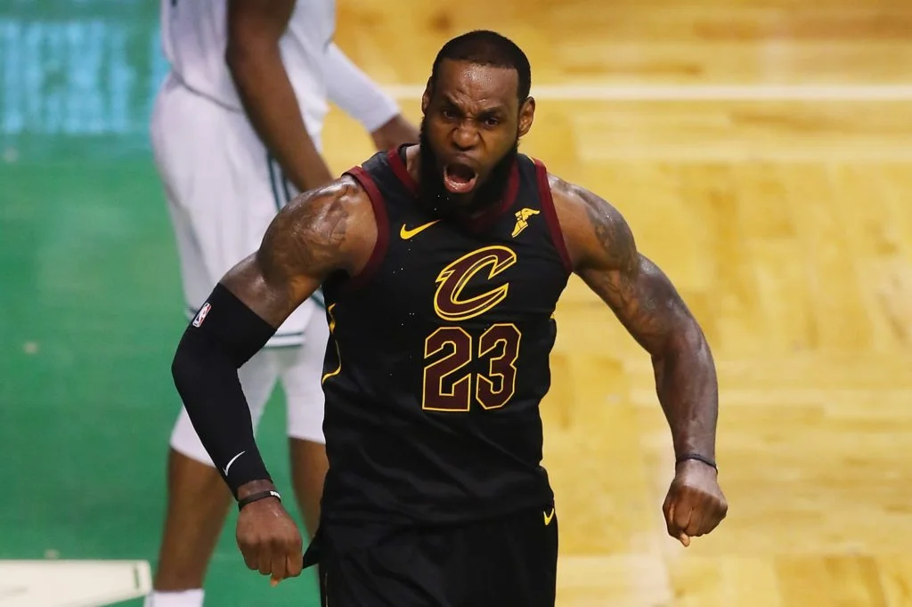 رکوردهای پلی آف NBA 4 لبران جیمز بیشترین امتیاز را در تاریخ پلی آف لیگ NBA به دست آورده است