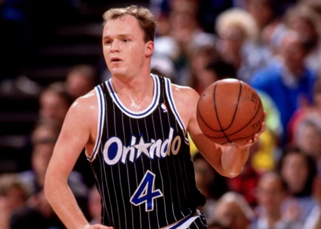 دست نیافتنی ترین رکوردهای تاریخ NBA 8 اسکات اسکایلز، در 30 دسامبر سال 1990، در جریان پیروزی 116-155 اورلاندو مجیک مقابل دنور ناگتس، موفق به ثبت 30 اسیست شد