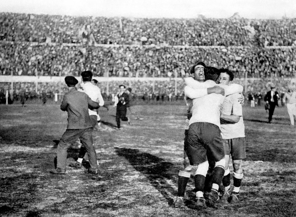 مثل المپیک های 1924 و 1928، اروگوئه توانست قهرمان جام جهانی 1930 نیز شود