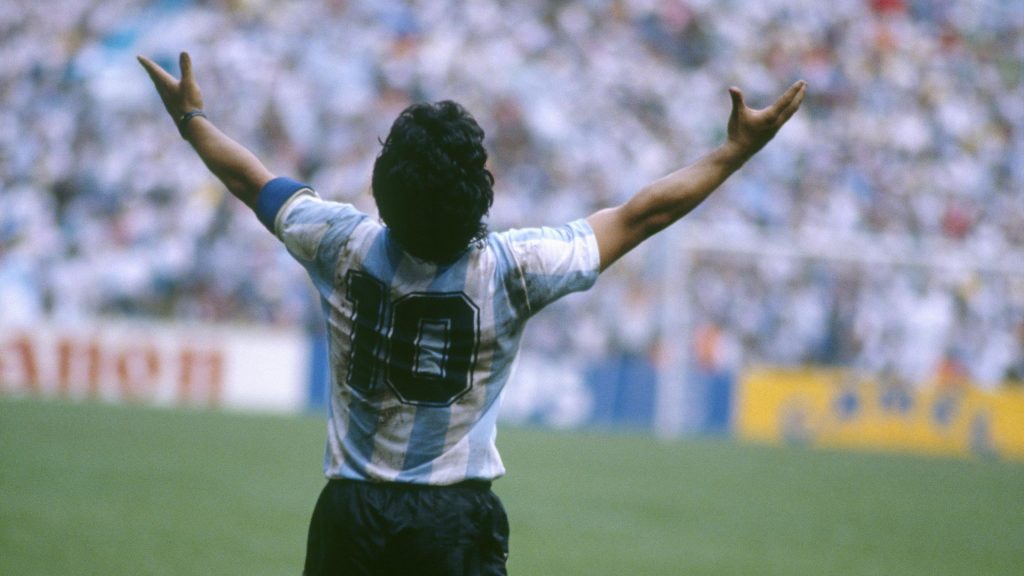 در سال 2001 فدراسیون فوتبال آرژانتین شماره 10 دیگو مارادونا را بازنشسته کرد اما FIFA سریع با این موضوع برخورد کرد