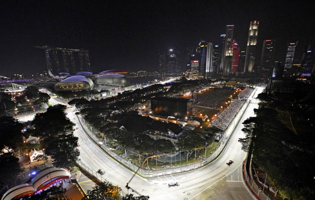 گرندپری سنگاپور، اولین مسابقه تاریخ فرمول یک بود که در شب برگزار شد