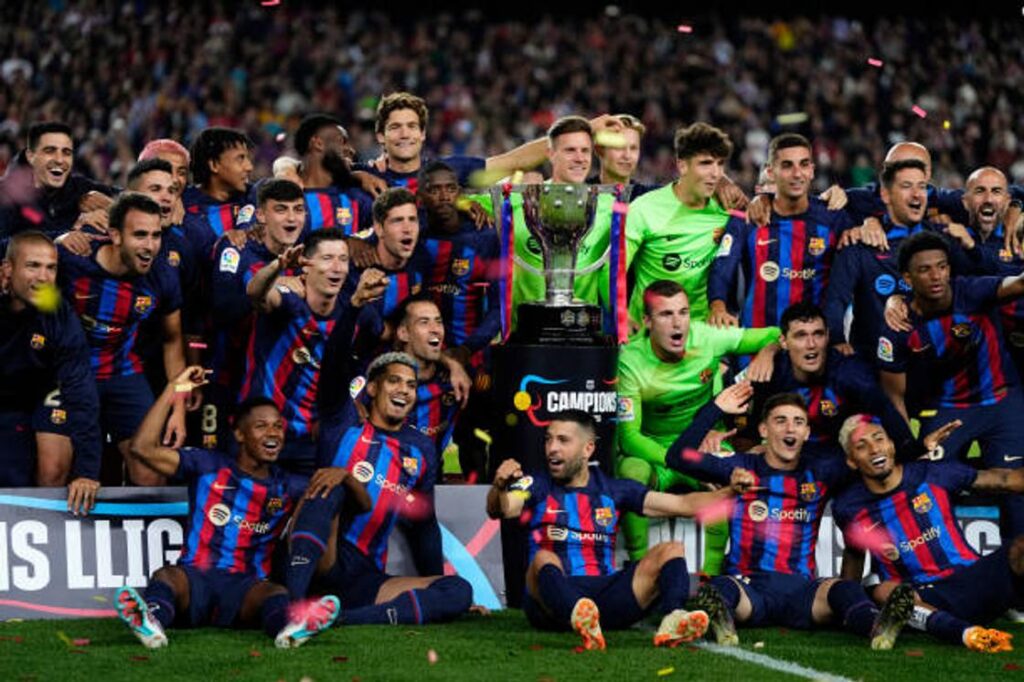 بارسلونا برای بیست و هفتمین بار قهرمان لالیگا شد