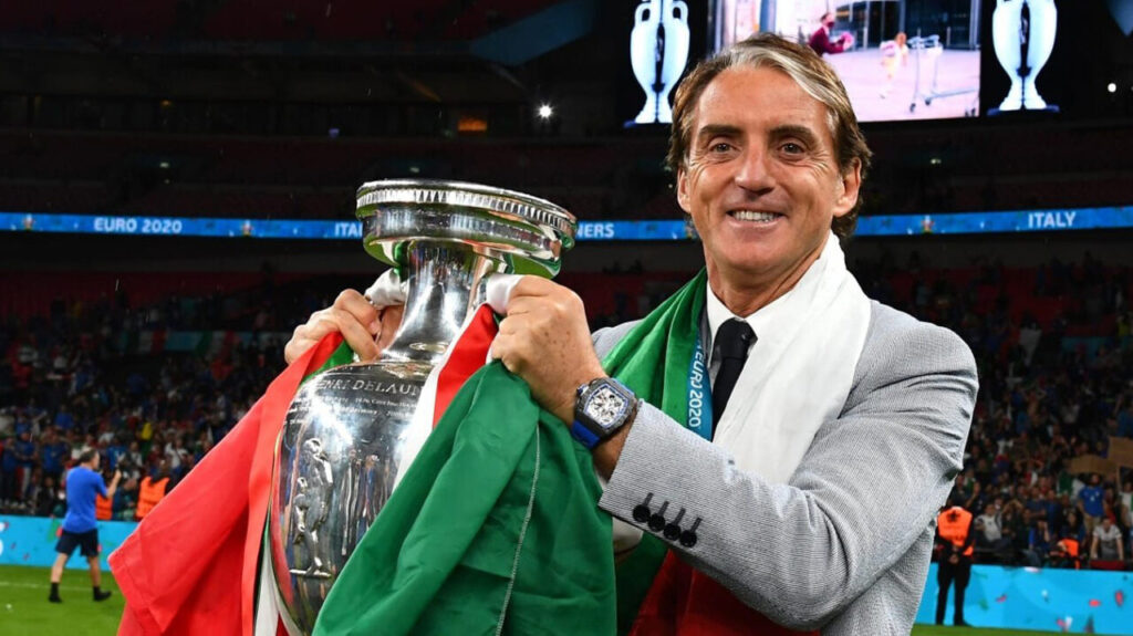 روبرتو مانچینی به همراه تیم ملی ایتالیا، قهرمان یورو 2020 شد