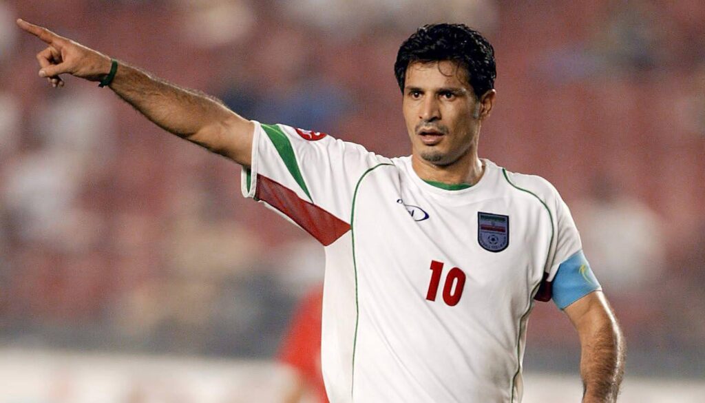 علی دایی اولین بازیکن تاریخ فوتبال است که تعداد گل های ملی اش سه رقمی شد