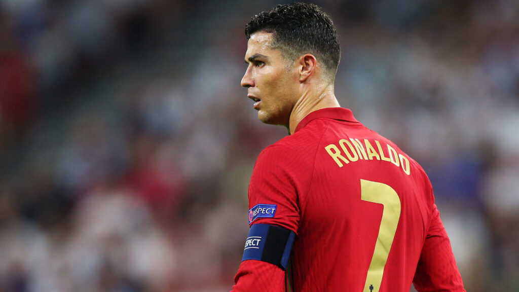 کریستیانو رونالدو با 128 گل در صدر لیست برترین گلزنان ملی تاریخ فوتبال قرار دارد